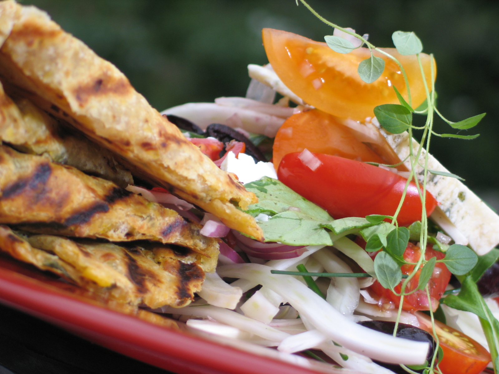 Grilled Cheddar Cornmeal Cakes