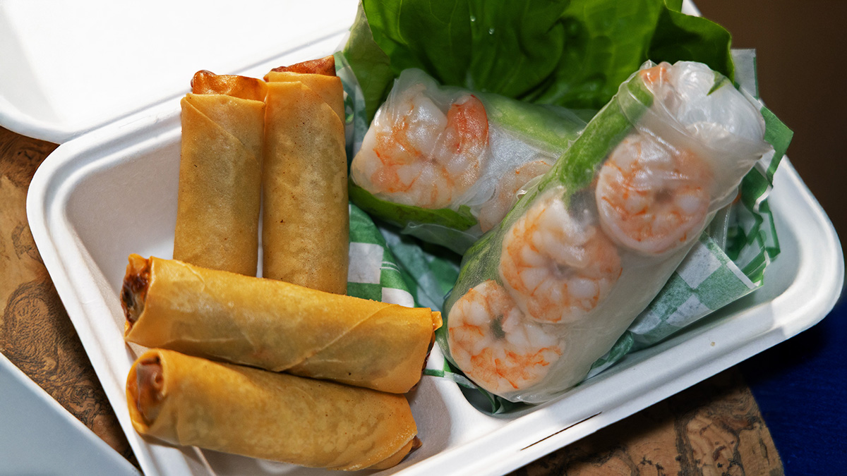 Goi Cuon – Fresh Spring Rolls recipe with shrimp and peanut sauce