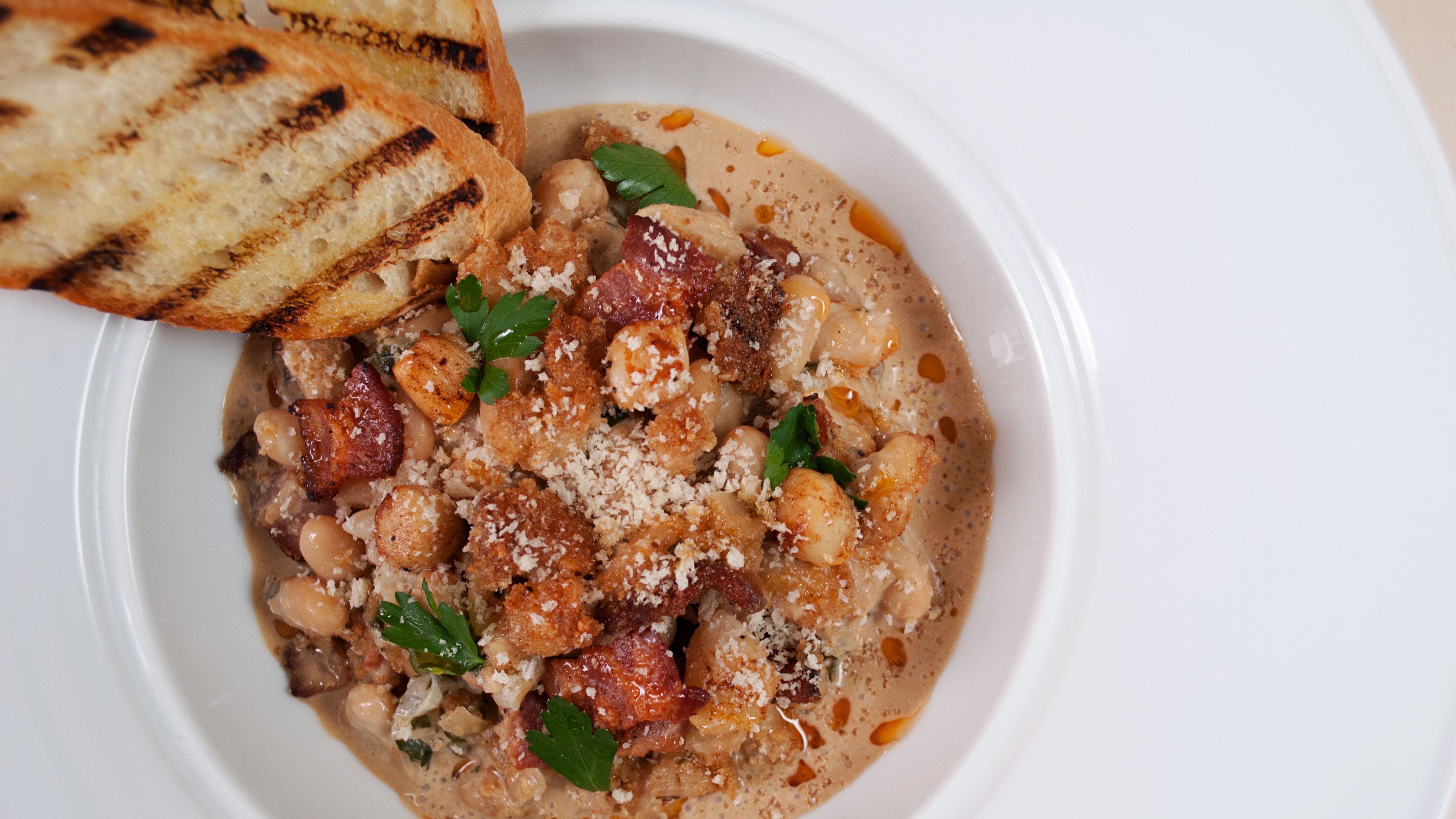 Shrimp Cassoulet Recipe – Creamy, Savory Seafood Bake with Bacon and Scallops