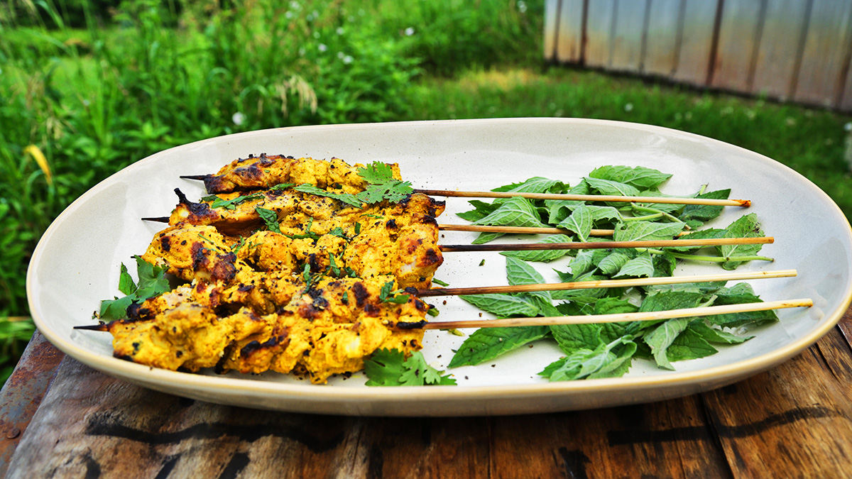 Flavorful Mint and Cumin Satay with Spicy Peanut Sauce Recipe