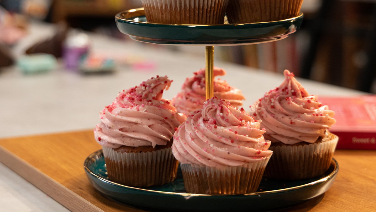 Flavorful Pink Velvet Cupcakes with Strawberries Recipe