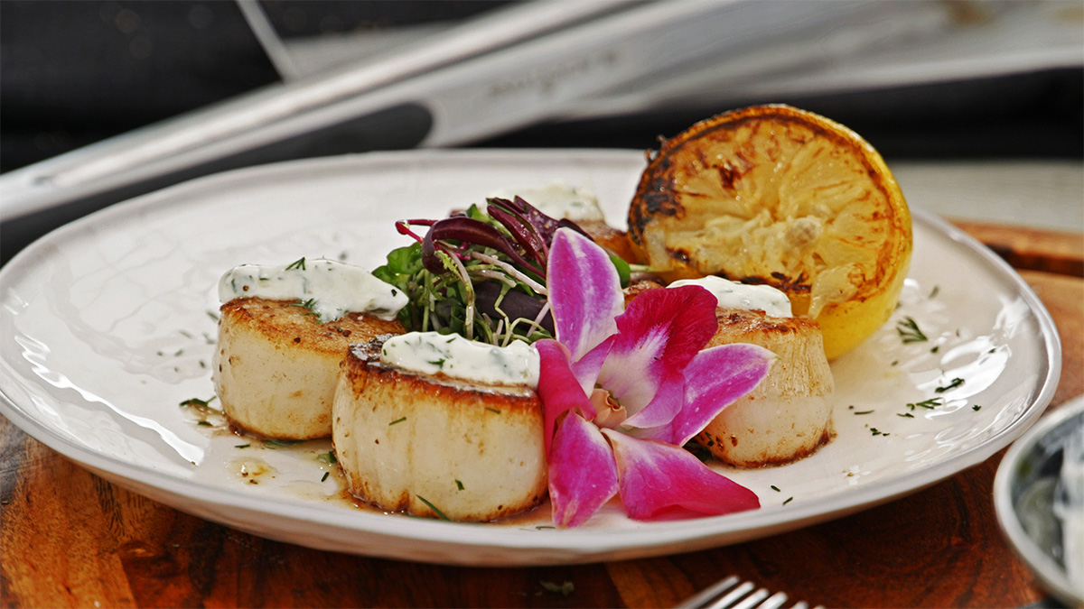 Exquisite Seared Scallops with Lemon Herb Butter Recipe