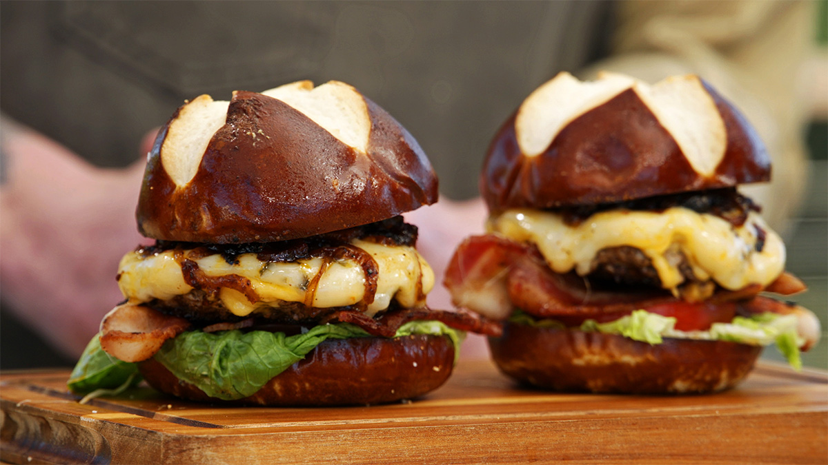 Flavor-Loaded Bacon Jam Cheeseburger Recipe