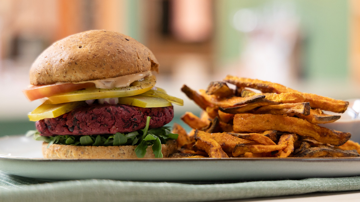 Crave-Worthy Jackfruit Pulled Pork Sandwich with Vegan Coleslaw Recipe