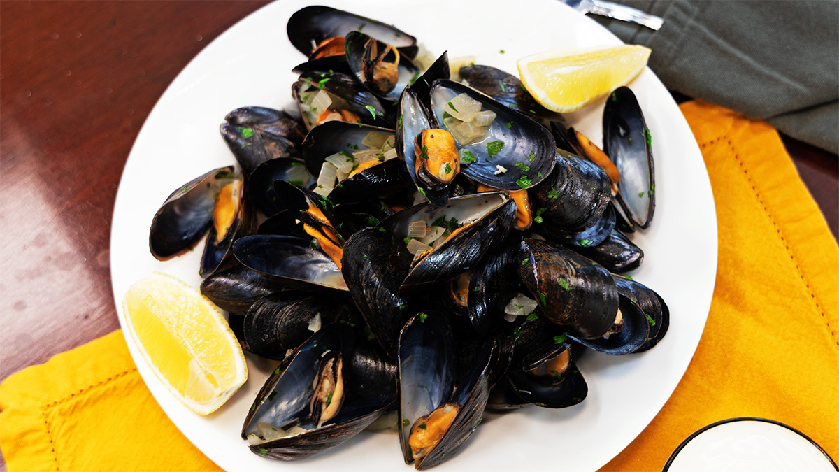 Velvety Vichyssoise avec Moules Recipe