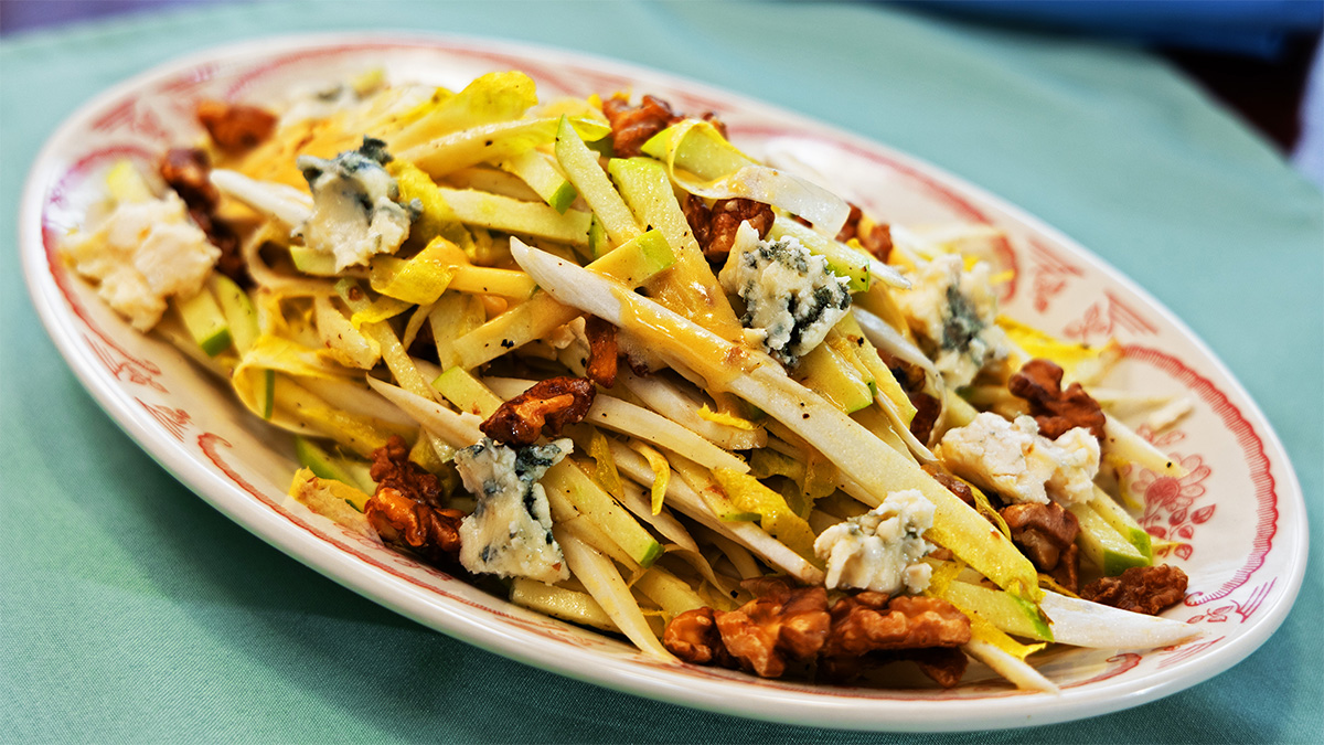 Refreshing Salade d'Endives, Roquefort et Noix Recipe